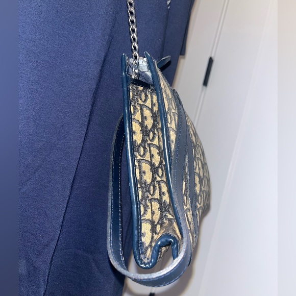 This is a vintage Christian Dior clutch/pouch signature navy Oblique monogram - Picture 3 of 14